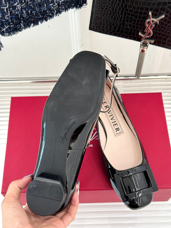 Viv Square Buckle Mary Jane in pelle di mucca fetale nera lattea 286709
