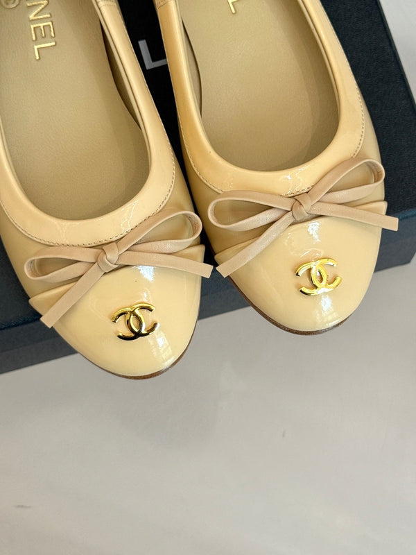 Chanel 25 Bowknot Ballet Flat Beige Sheepskin 473066
