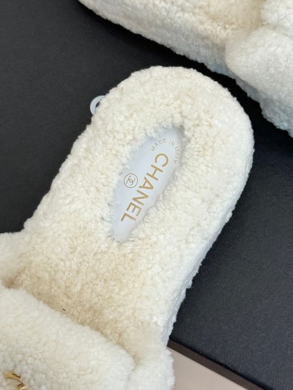 Chanel 25 Buckle Flip-up Thick-soled Slippers White Wool 465387