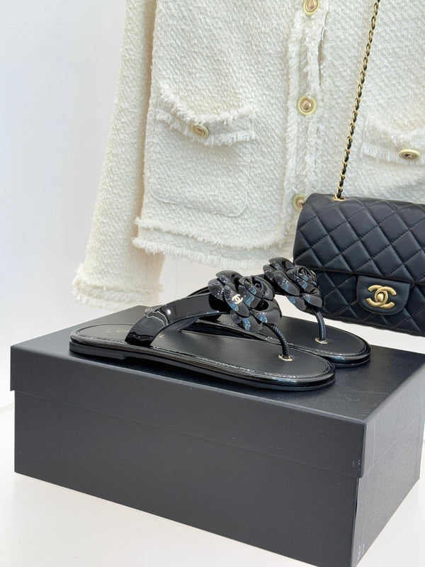 CC 26C Early Spring Camellia Slide Black Calfskin & Patent Leather