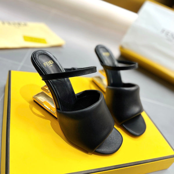 SANDALI FENDI BAGUETTE CON TACCO ALTO 8 CM IN PELLE DI VITELLO NERA