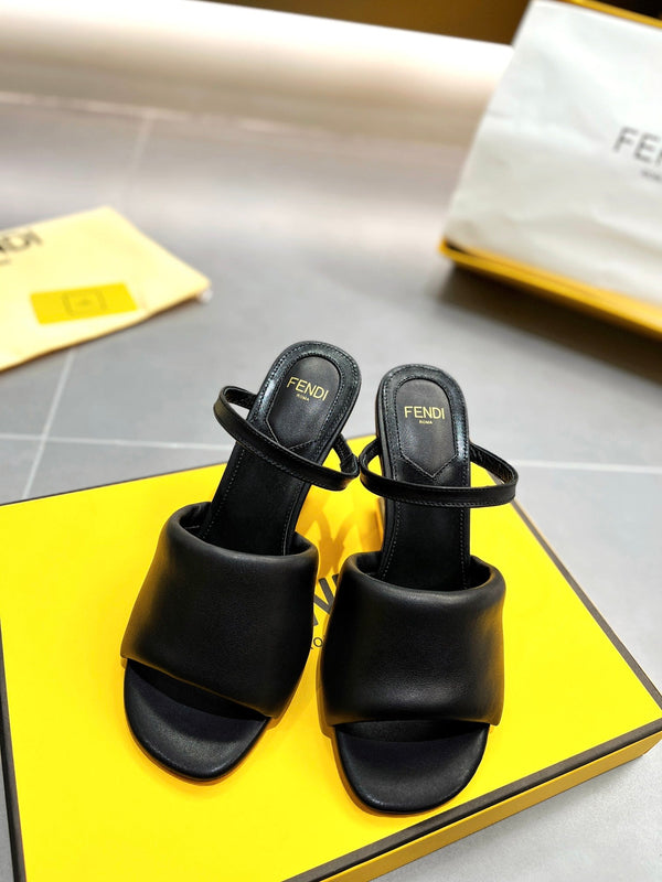 SANDALI FENDI BAGUETTE CON TACCO ALTO 8 CM IN PELLE DI VITELLO NERA