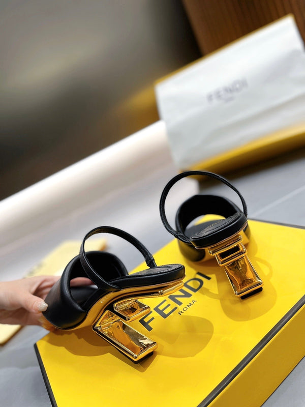 SANDALI FENDI BAGUETTE CON TACCO ALTO 8 CM IN PELLE DI VITELLO NERA