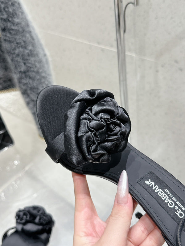 Sandales à talon aiguille DC Flower 105 mm en satin noir et mouton 359507