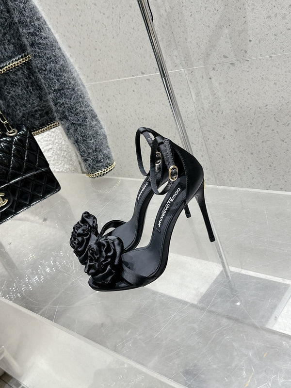 Sandales à talon aiguille DC Flower 105 mm en satin noir et mouton 359507