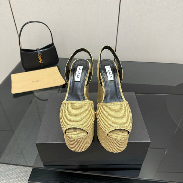 Sandalo con plateau ALAIA in montone beige dorato 389630