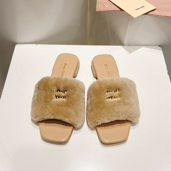 Mules Miu Miu en fourrure et cuir beige 739560