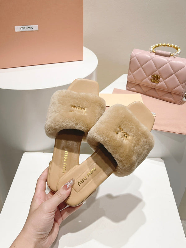 Mules Miu Miu en fourrure et cuir beige 739560