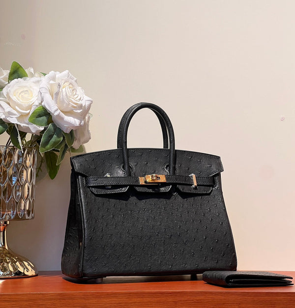 BORSA KELLY SELLIER 25 IN PELLE DI STRUZZO NERA CON FERRAMENTA ORO (FATTA SU MISURA PER ORDINE)