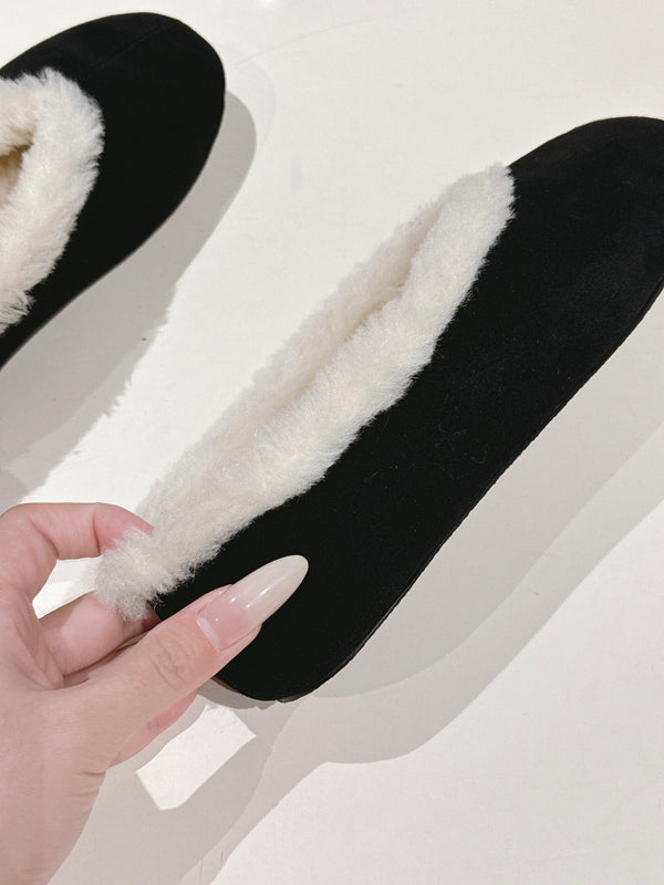 The Row 2025 Chaussures plates doublées de fourrure Mélange noir Daim blanc Laine 560505
