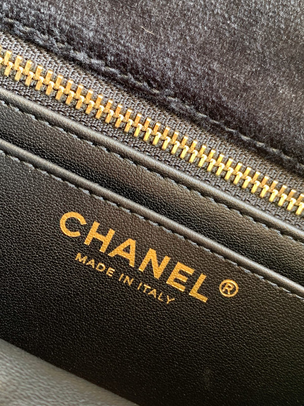 CC 2026 Pearl Crush Rectangular Flap 20cm Velvet Leather