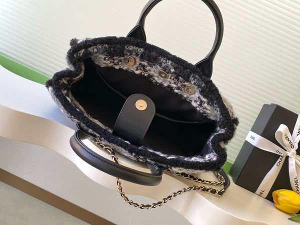 Sac Chanel 2025 en tissu tweed et cuir noir