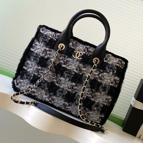 Sac Chanel 2025 en tissu tweed et cuir noir
