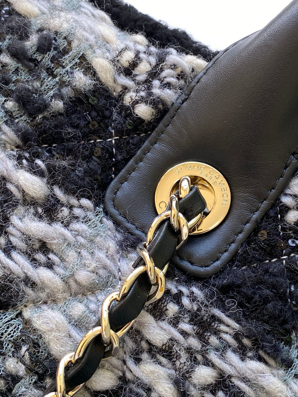 Sac Chanel 2025 en tissu tweed et cuir noir