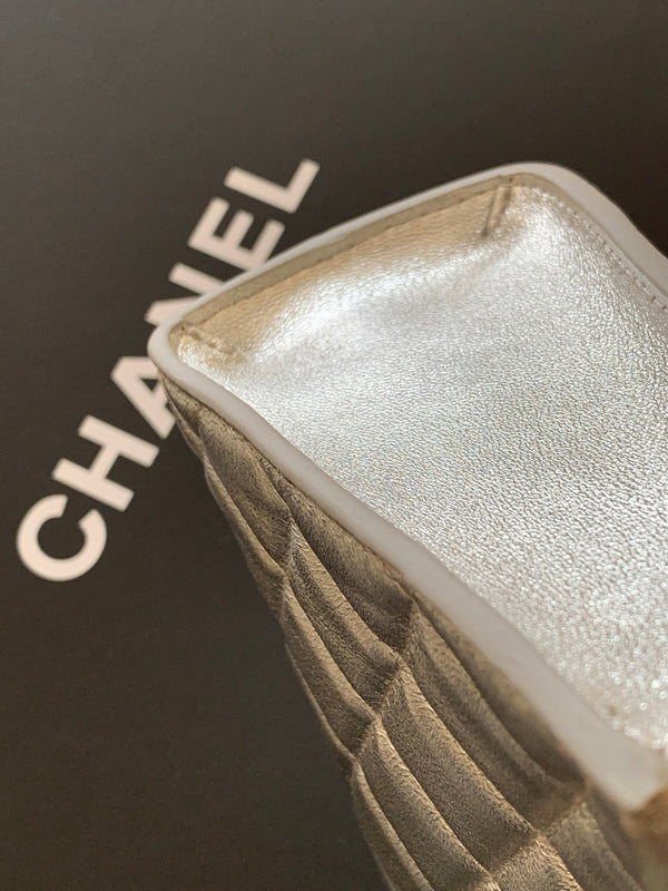 Sac bandoulière Hobo Chanel Noël 25 édition limitée agneau argenté 324809