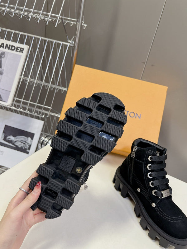 Stivaletti LV Checker in pelle scamosciata nera