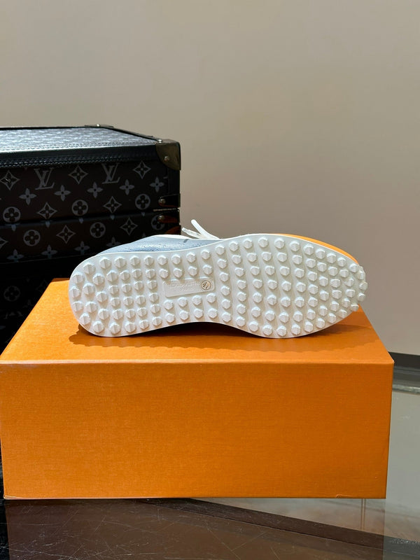 SNEAKERS LV IN PELLE DI VITELLO E TESSUTO TRASPIRANTI COLOR GRIGIO E BIANCO