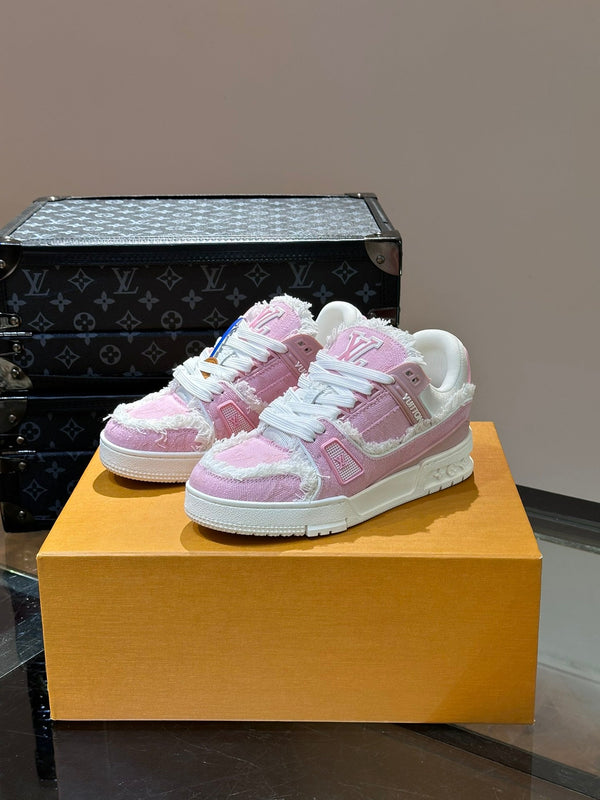 SNEAKER LV TRAINER IN TESSUTO ROSA CHIARO E CAMOSCIO