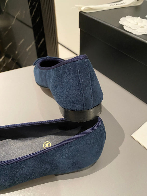 ballerina in pelle di vitello scamosciata blu scuro