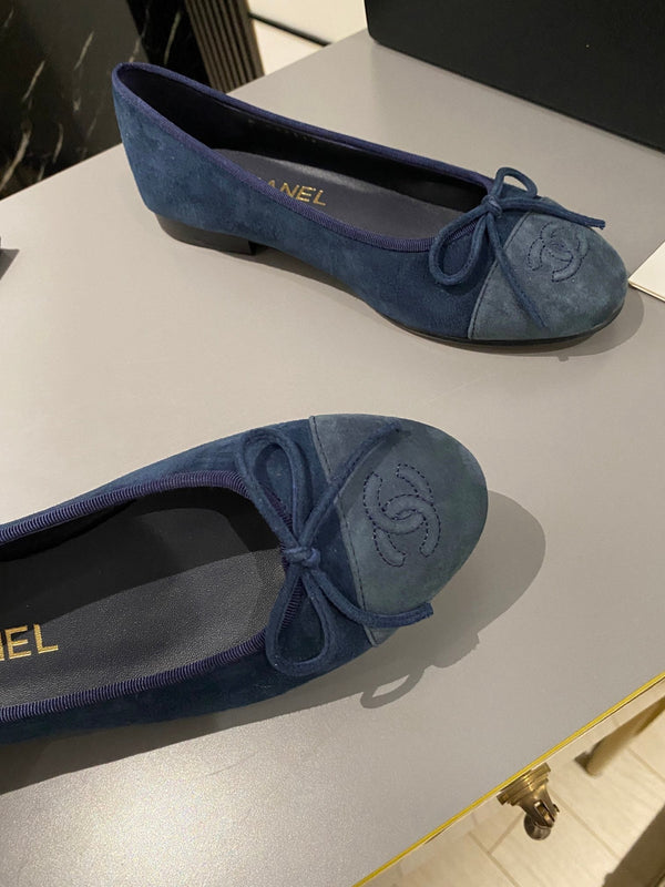 ballerina in pelle di vitello scamosciata blu scuro