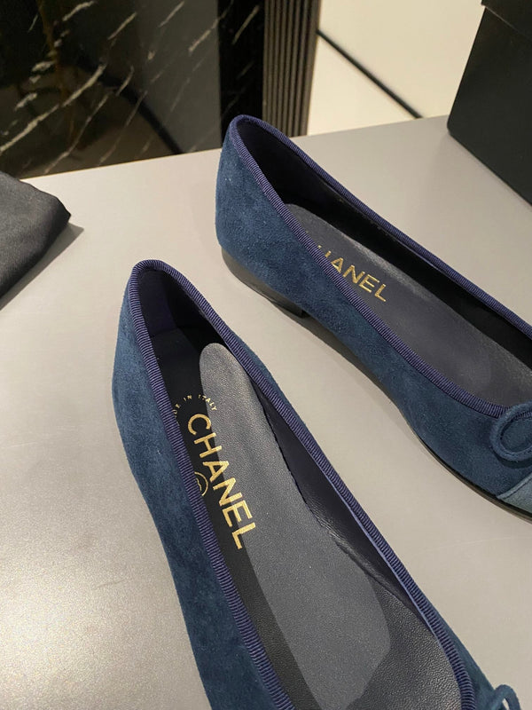 ballerina in pelle di vitello scamosciata blu scuro