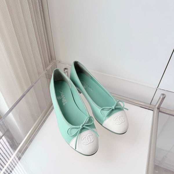 Ballerines Chanel 2026 en agneau vert menthe et blanc 697402