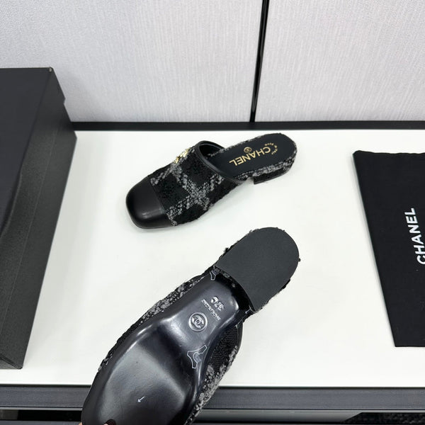CC FLAT MULE IN TWEED DI LANA NERA E VITELLO CON FERRAMENTA ORO