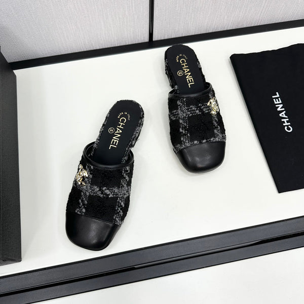 CC FLAT MULE IN TWEED DI LANA NERA E VITELLO CON FERRAMENTA ORO