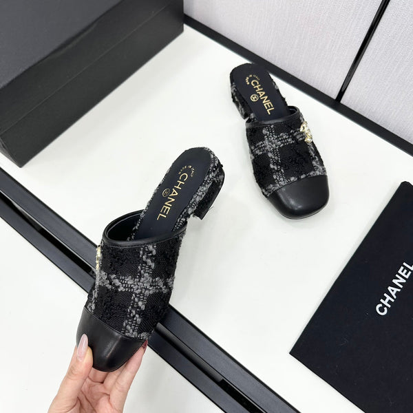 CC FLAT MULE IN TWEED DI LANA NERA E VITELLO CON FERRAMENTA ORO