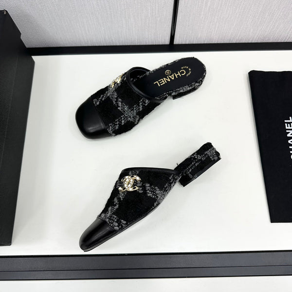 CC FLAT MULE IN TWEED DI LANA NERA E VITELLO CON FERRAMENTA ORO