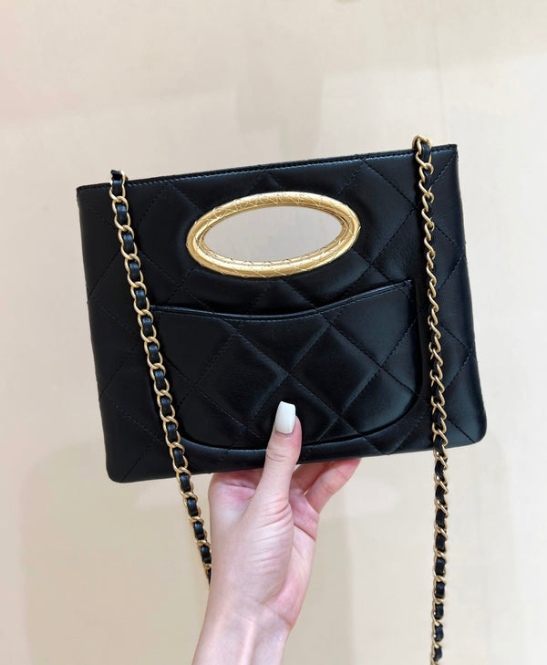 POCHETTE 25 IN PELLE DI MONTONE NERA CON FERRAMENTA ORO 