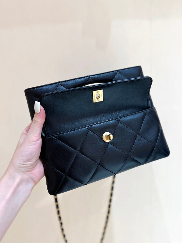 POCHETTE 25 IN PELLE DI MONTONE NERA CON FERRAMENTA ORO 