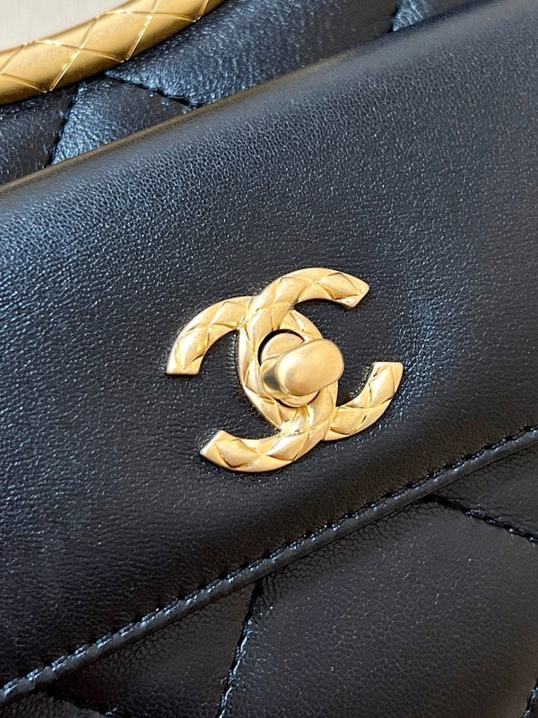 POCHETTE 25 IN PELLE DI MONTONE NERA CON FERRAMENTA ORO 