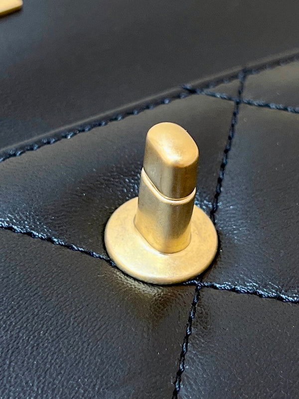 POCHETTE 25 IN PELLE DI MONTONE NERA CON FERRAMENTA ORO 