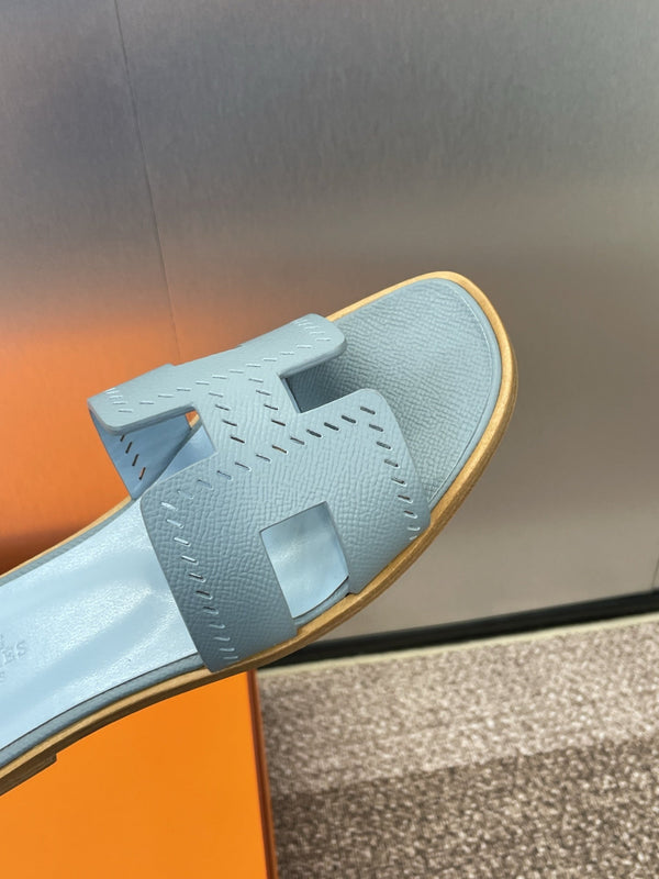 Sandalo HM 25 Oran in pelle Epsom perforata blu nuvola scuro