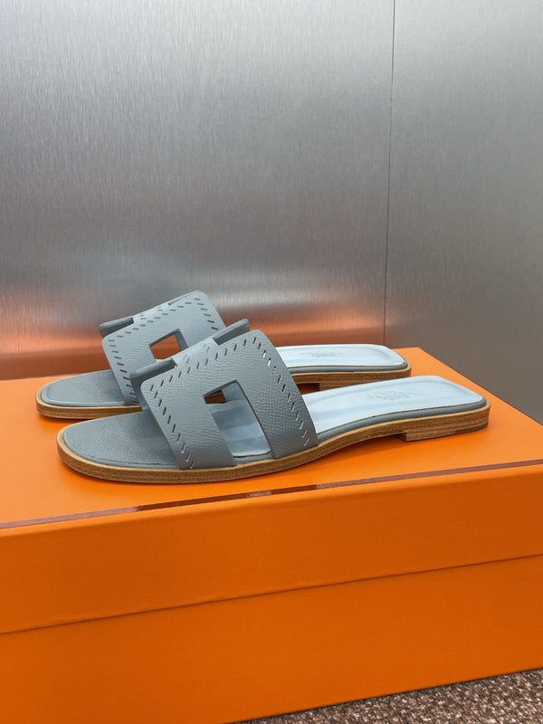 Sandalo HM 25 Oran in pelle Epsom perforata blu nuvola scuro