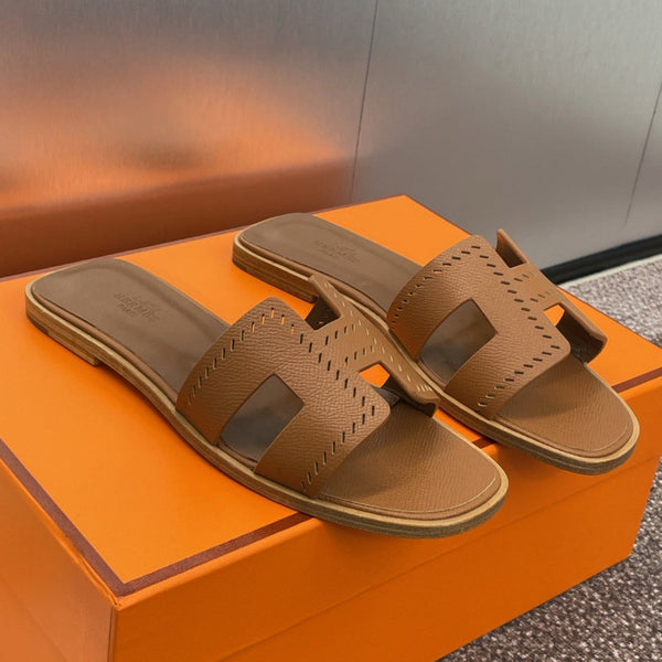 Sandalo HM 25 Oran in pelle Epsom perforata color oro