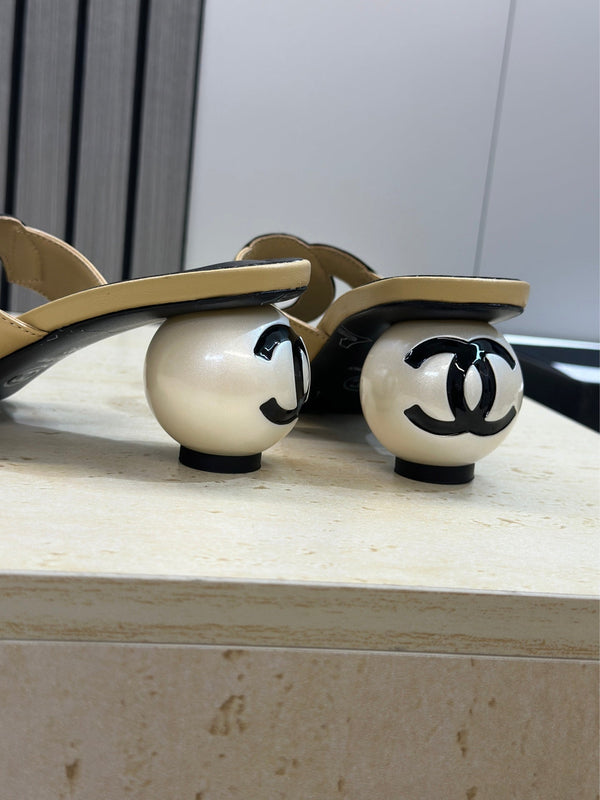 CC 26s Round Toe Open Toe Cutout Sandals 7cm Black Beige in Calfskin 761935