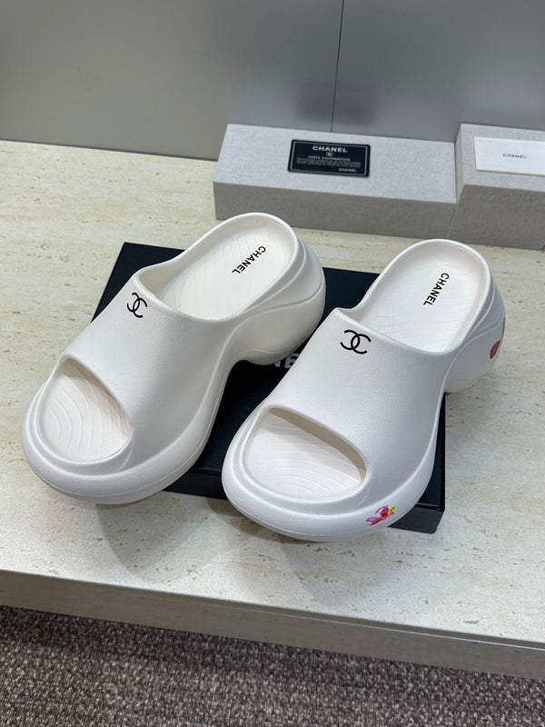 CC Platform Round Toe Open Toe Sandals White Rubber 830393