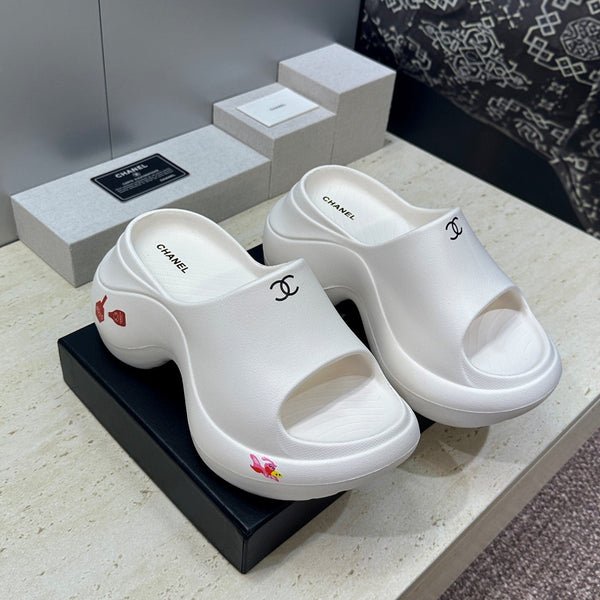 CC Platform Round Toe Open Toe Sandals White Rubber 830393