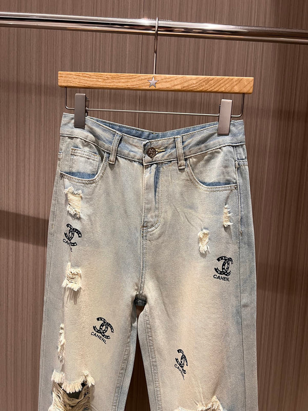 Jeans strappati stampati con doppia C CC in cotone blu chiaro retrò