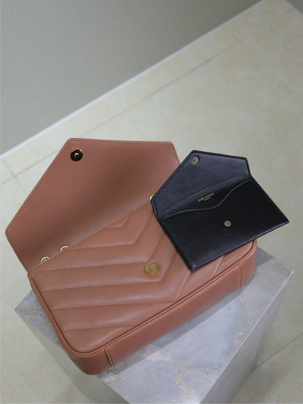 LOULOU MEDIUM 29 EN CUIR D'AGNEAU ROSE SAUMON MATÉRIEL DORÉ