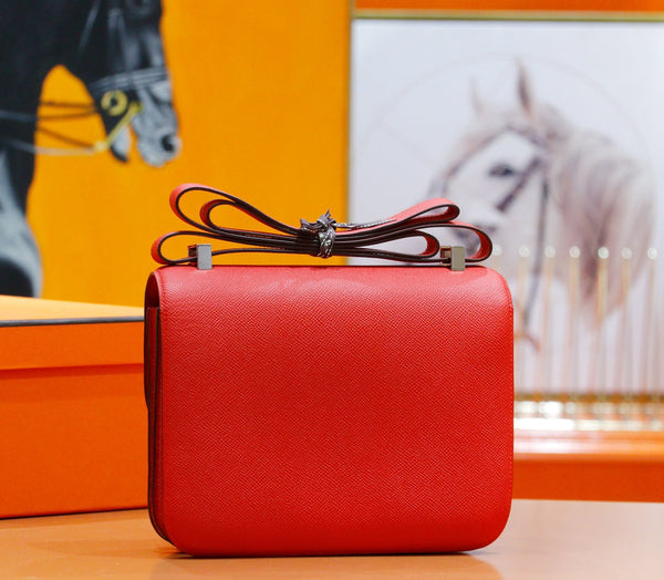 Constance 24 in pelle rossa Epsom con finiture in argento