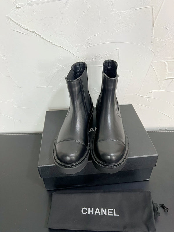 CC Chelsea Ankle Boots In Black Cowhide  949682