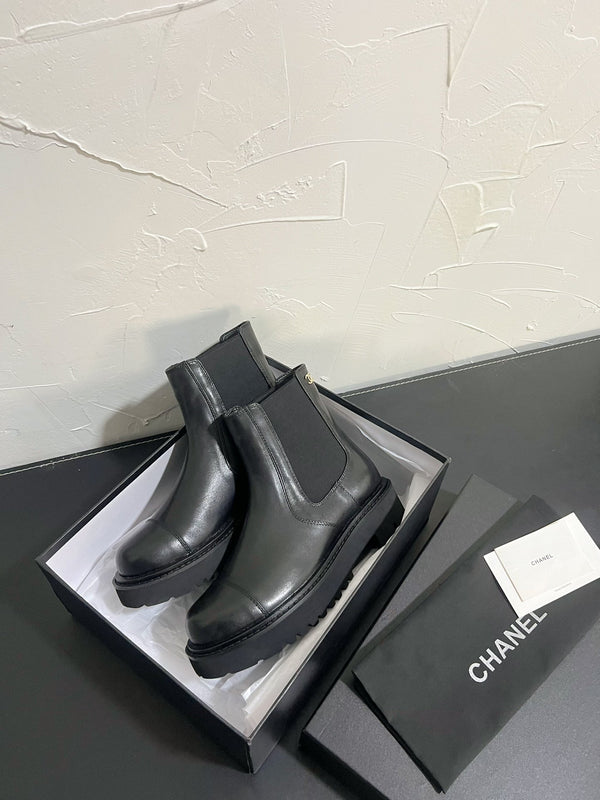 CC Chelsea Ankle Boots In Black Cowhide  949682
