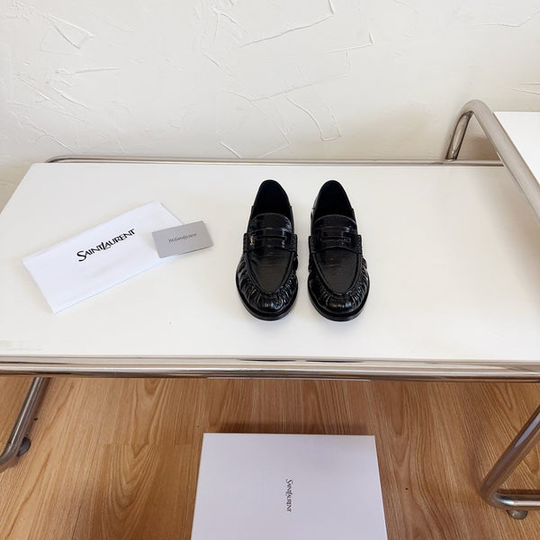 YSL Le Loafer en cuir lisse souple noir
