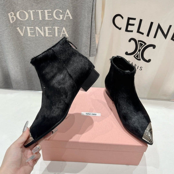 Stivaletti Miu in pelle di pecora nera