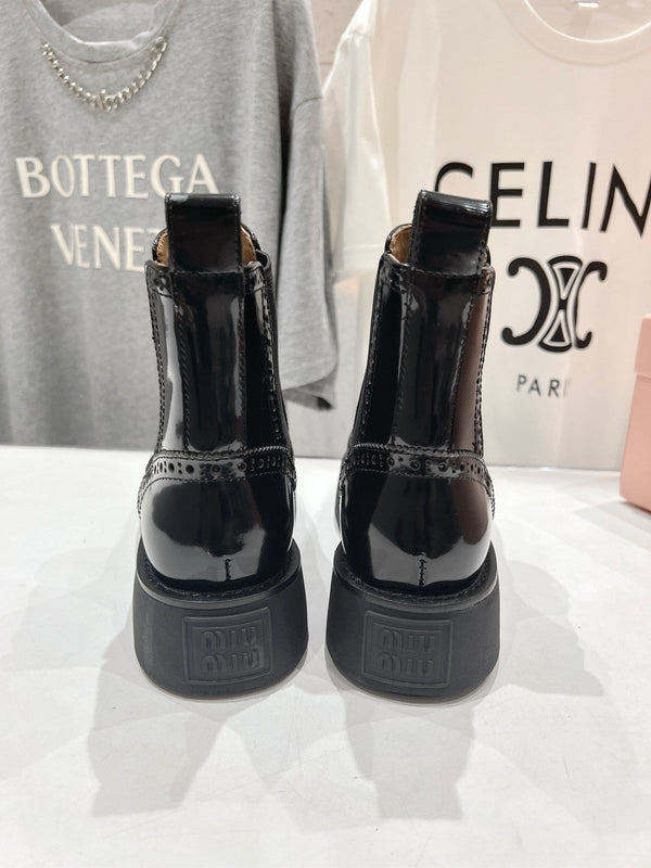 Stivaletti Miu in pelle di vitello lucida nera