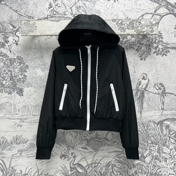 Giacca con cappuccio e logo triangolare Prada 25 in poliestere nero