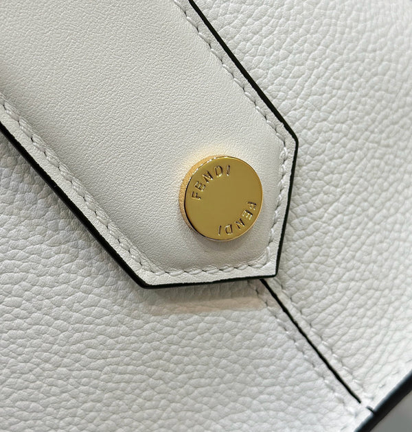 BORSA FENDI 27 IN PELLE DI VITELLO BIANCA CON FERRAMENTA ORO